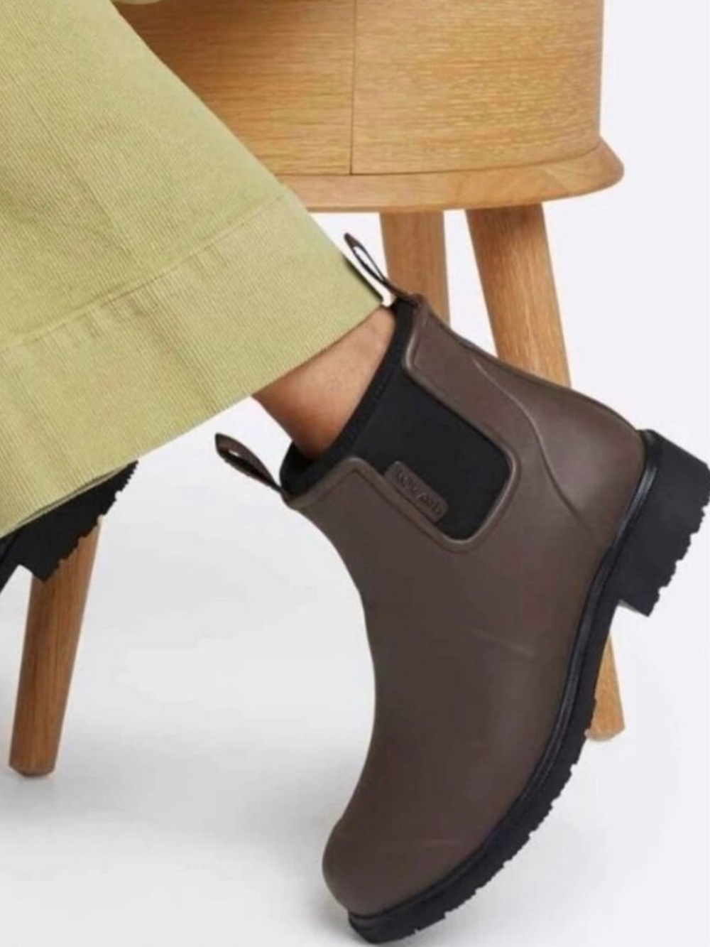 MERRY PEOPLE Bobbi Pull On Style Neoprene Rubber Winter Rain Boot in Chocolate